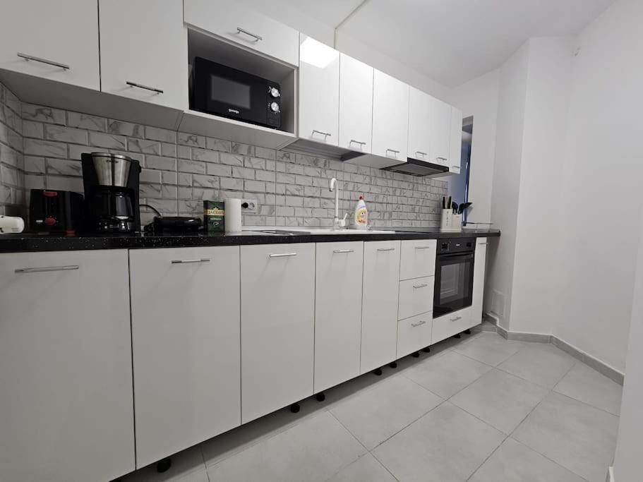 Ultra Central Luxury 3Br 2Bath Apt & Amazing Views Бухарест Экстерьер фото