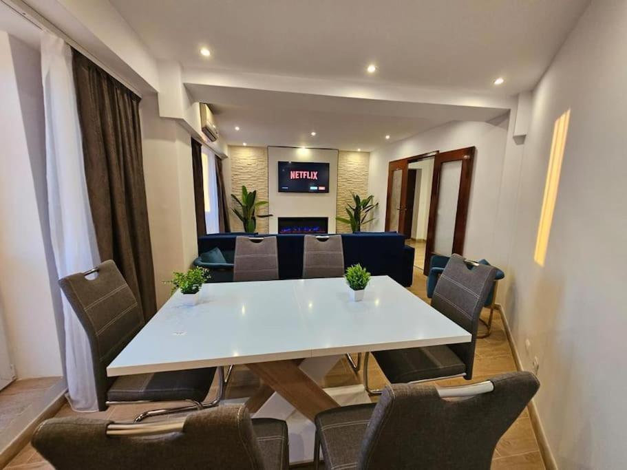 Ultra Central Luxury 3Br 2Bath Apt & Amazing Views Бухарест Экстерьер фото